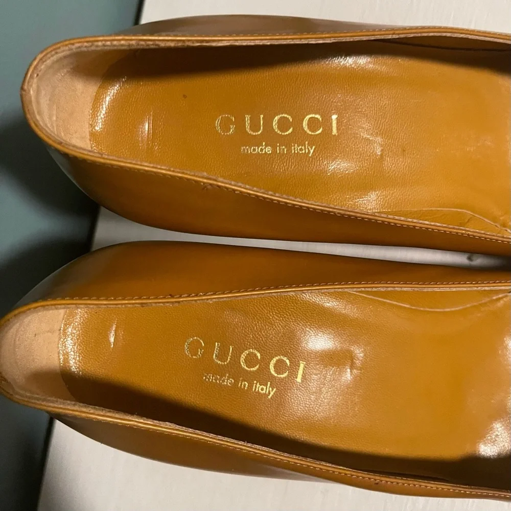 Gucci Leather Eyelet Trim Pumps - Picture 5 of 9
